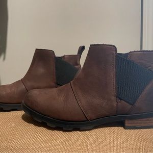 Sorel Emelie Chelsea chocolate brown ankle boots. Size 7
